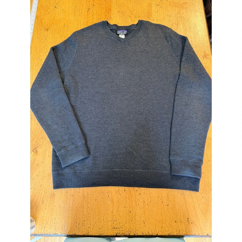 Patagonia Merino Wool XL V-Neck Waffle Knit Sweater Charcoal Grey Mens Pullover